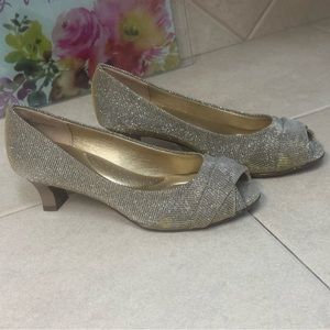Amelia Grace Sparkly gold Shimmer Heels (Size 6)